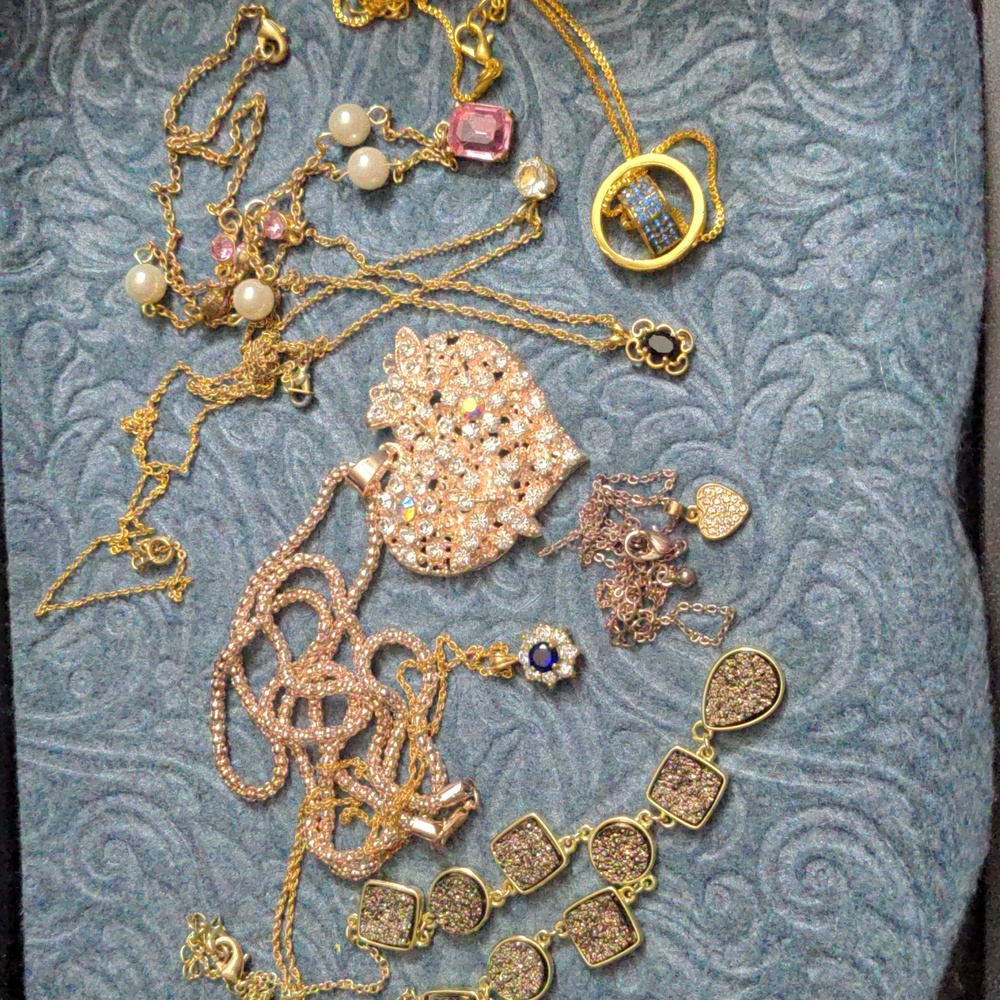 A200  🔥 5 For $35 🔥 Eight Gold Tone Necklaces